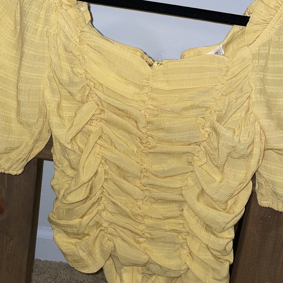 A7 - 362 Vestique yellow ruched sunshine state of mind top size medium - Picture 9 of 15